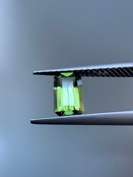 Yellow Green Sapphire image 0